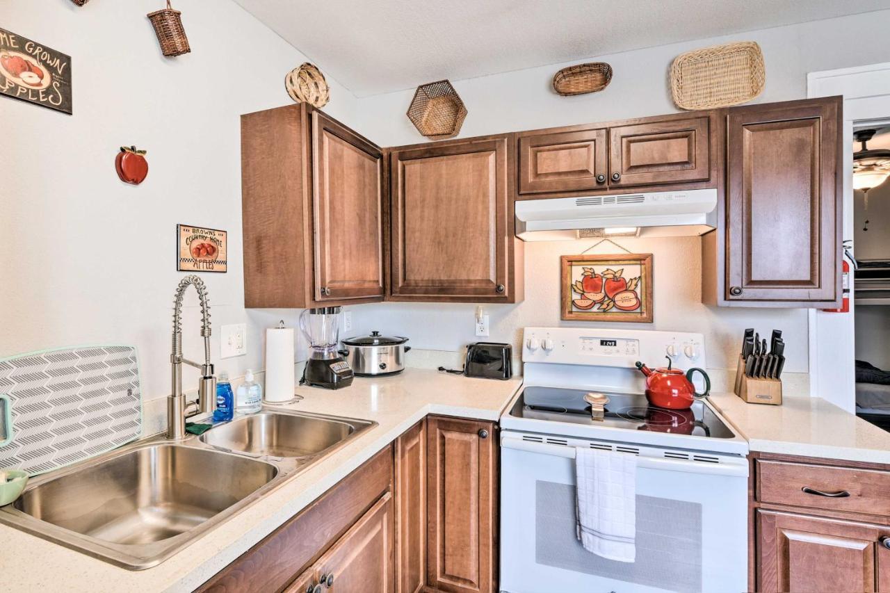Cozy Galveston Apartment - Walk To Beach And Dining Exterior photo