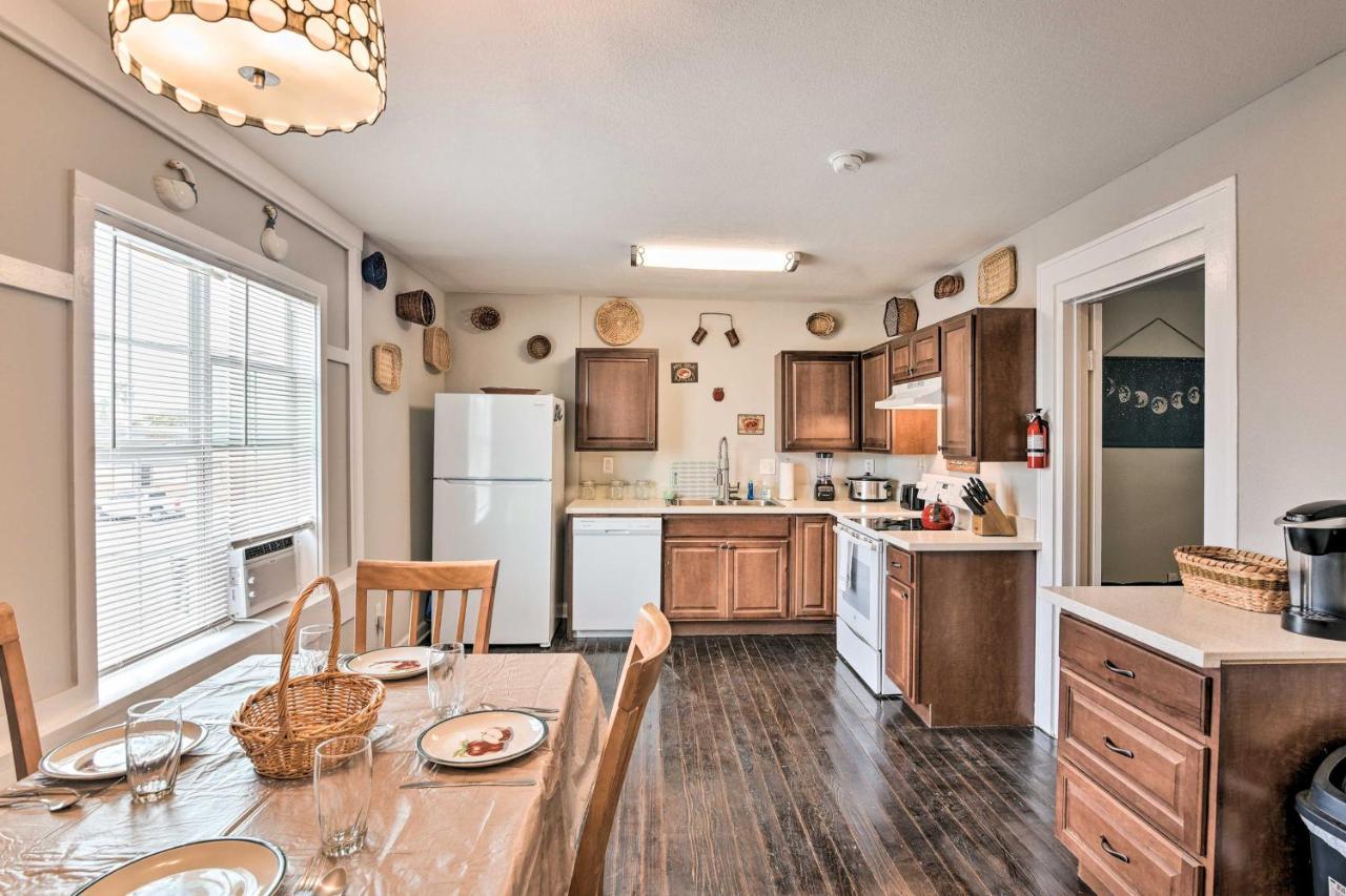 Cozy Galveston Apartment - Walk To Beach And Dining Exterior photo