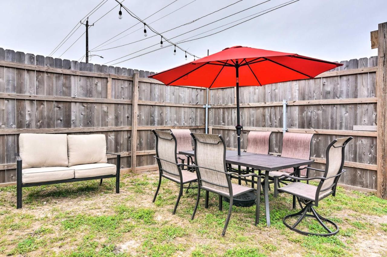 Cozy Galveston Apartment - Walk To Beach And Dining Exterior photo